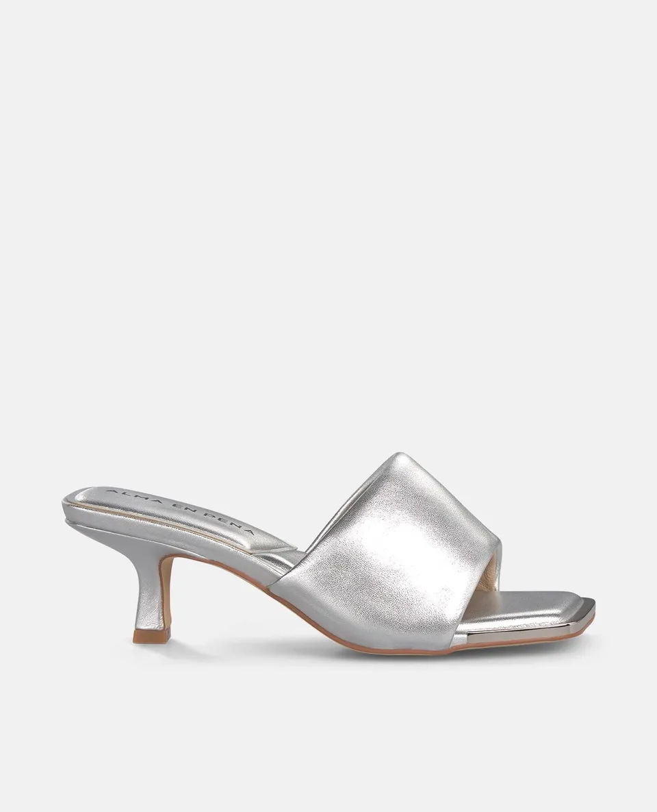 alma-en-pena-alfa-62847-riemchen-sandalette-metallic-silber-5-cm image 1