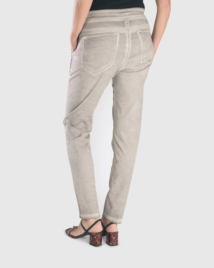 alembika-iconic-stretch-jeans-distressed-grey-wash image 1