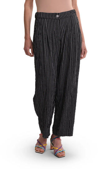 alembika-sp130p-pinstripe-pants-black-hose-mit-b-gelfalte image 2