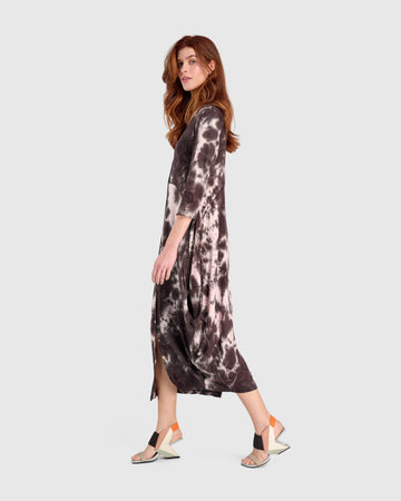 alembika-homebound-button-dress-braun-pink-tie-dye image 4