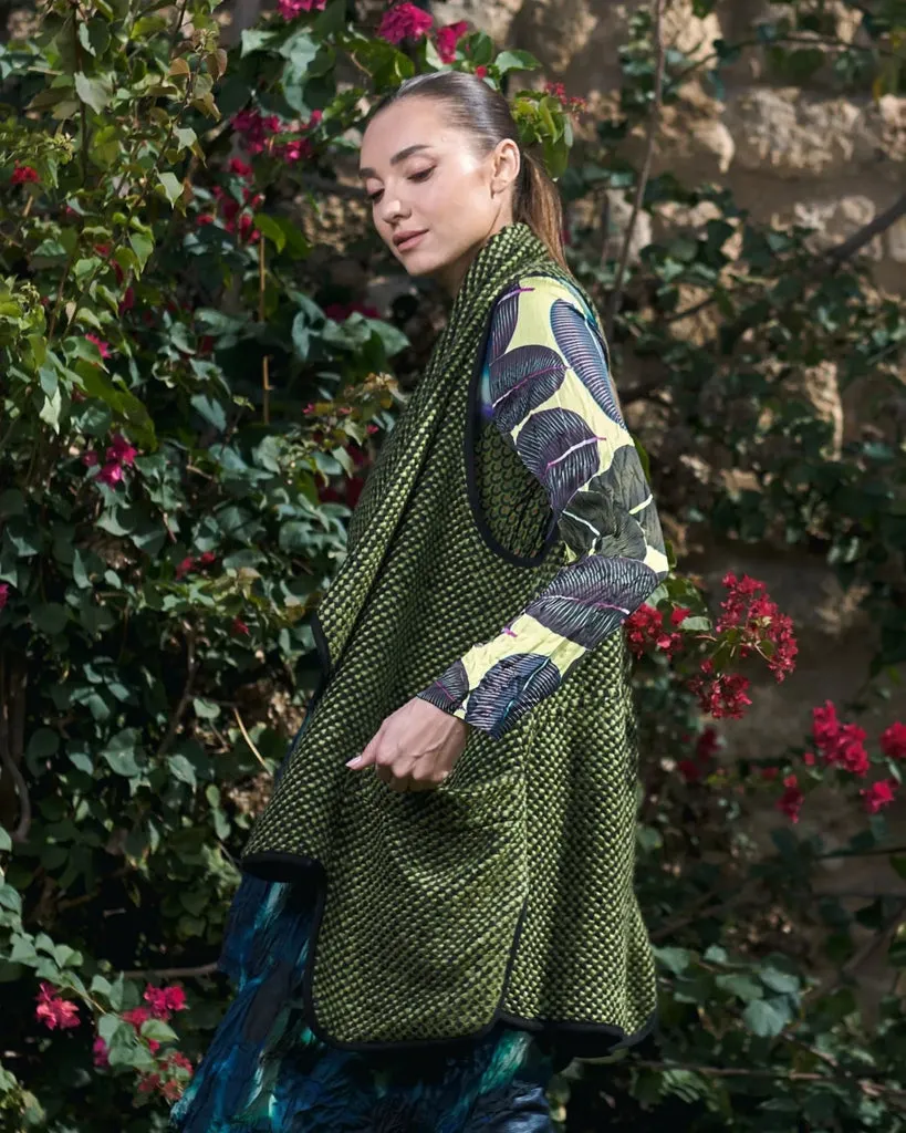 alembika-zora-vest-green-strickweste-mit-wasserfallkragen image 1