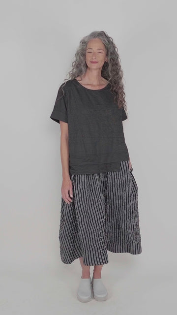 alembika-urban-pinstripe-crinkle-maxi-dress-silber-schwarz image 7