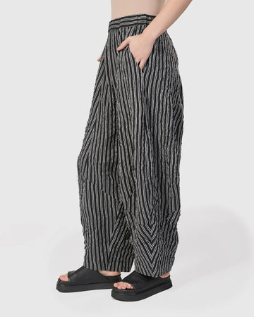 alembika-urban-pinstripe-crinkle-lantern-hose-silber-schwarz image 8