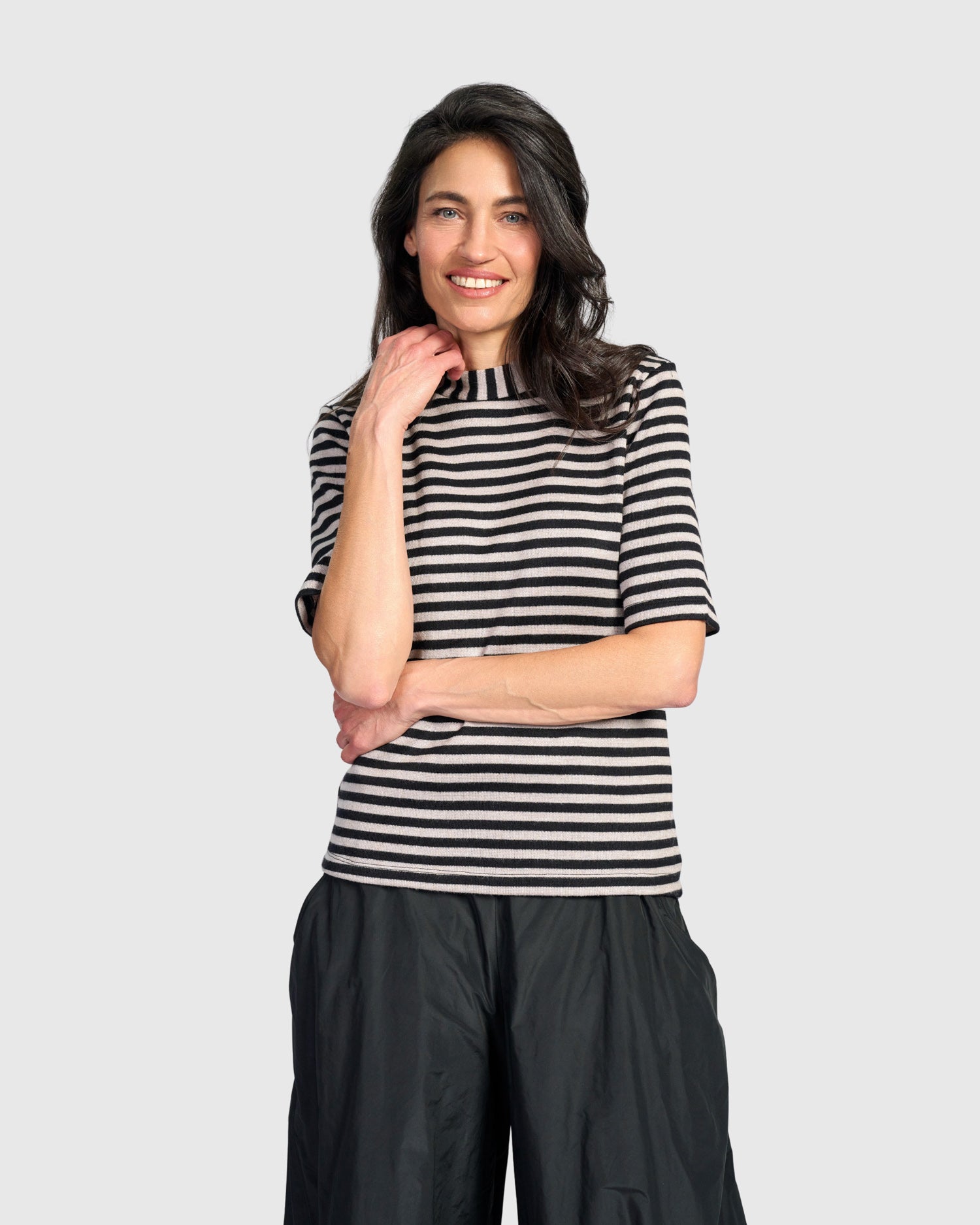 alembika-urban-linje-mockneck-top-black-cloud image 1