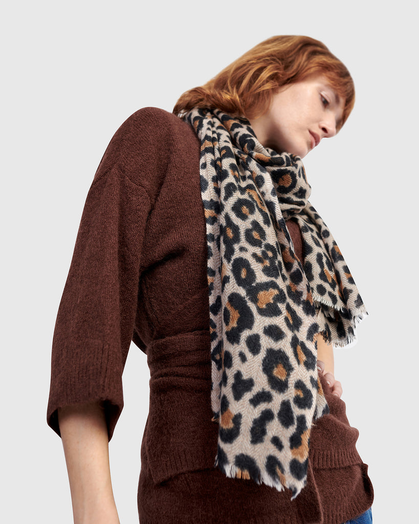 alembika-roam-schal-leopard-woll-cashmere-tuch-190x68-cm image 1
