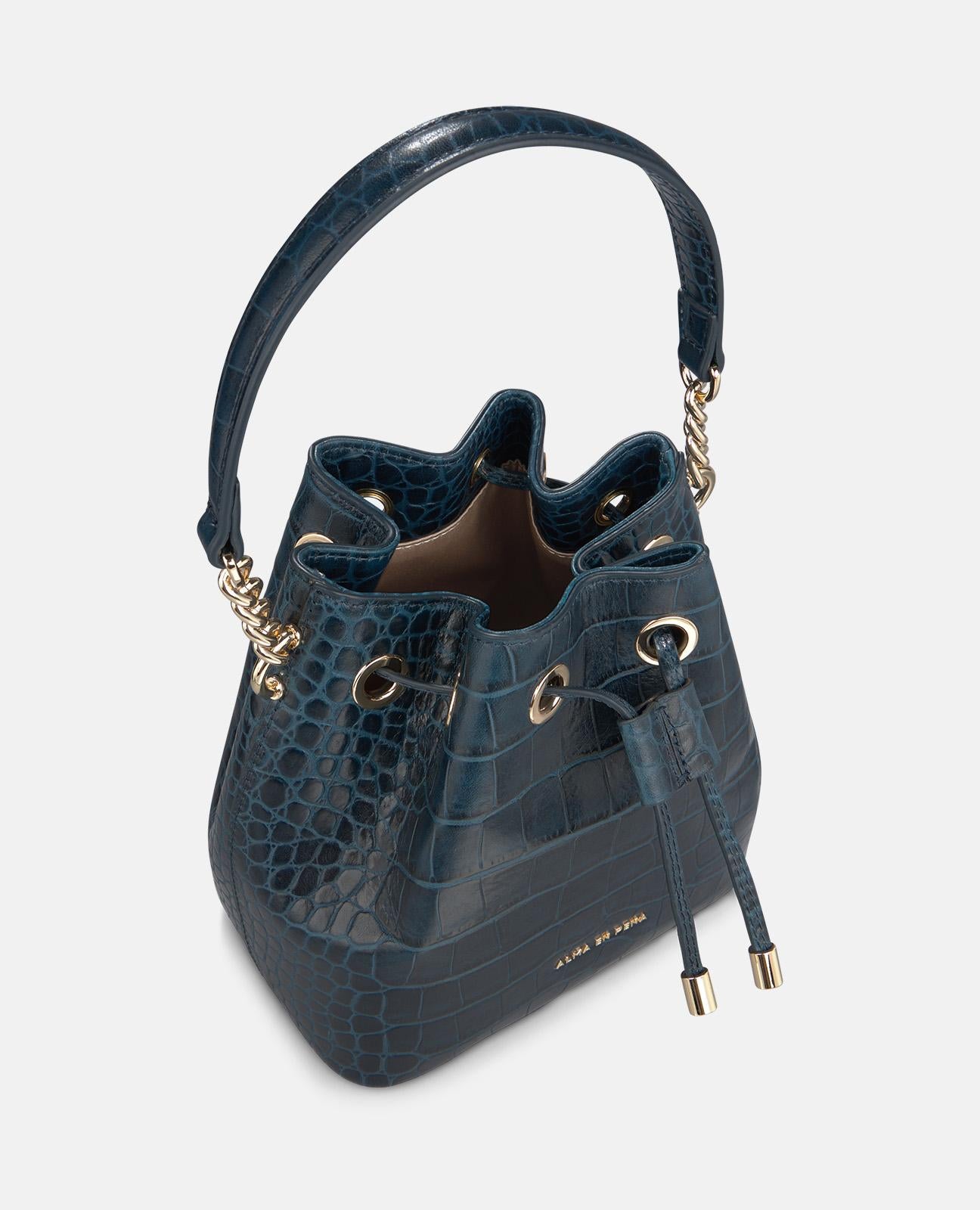 alma-en-pena-bombonera-leder-tasche-damen-blau-kette image 6