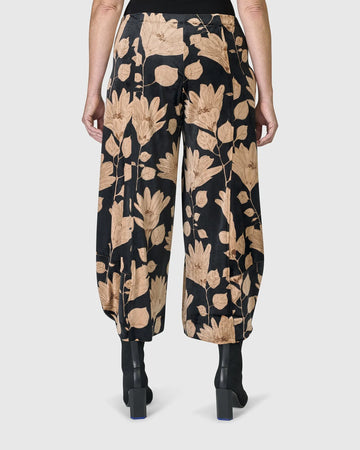 alembika-tessa-velvet-punto-pants-floral-samthose-mit-poufsaum image 4