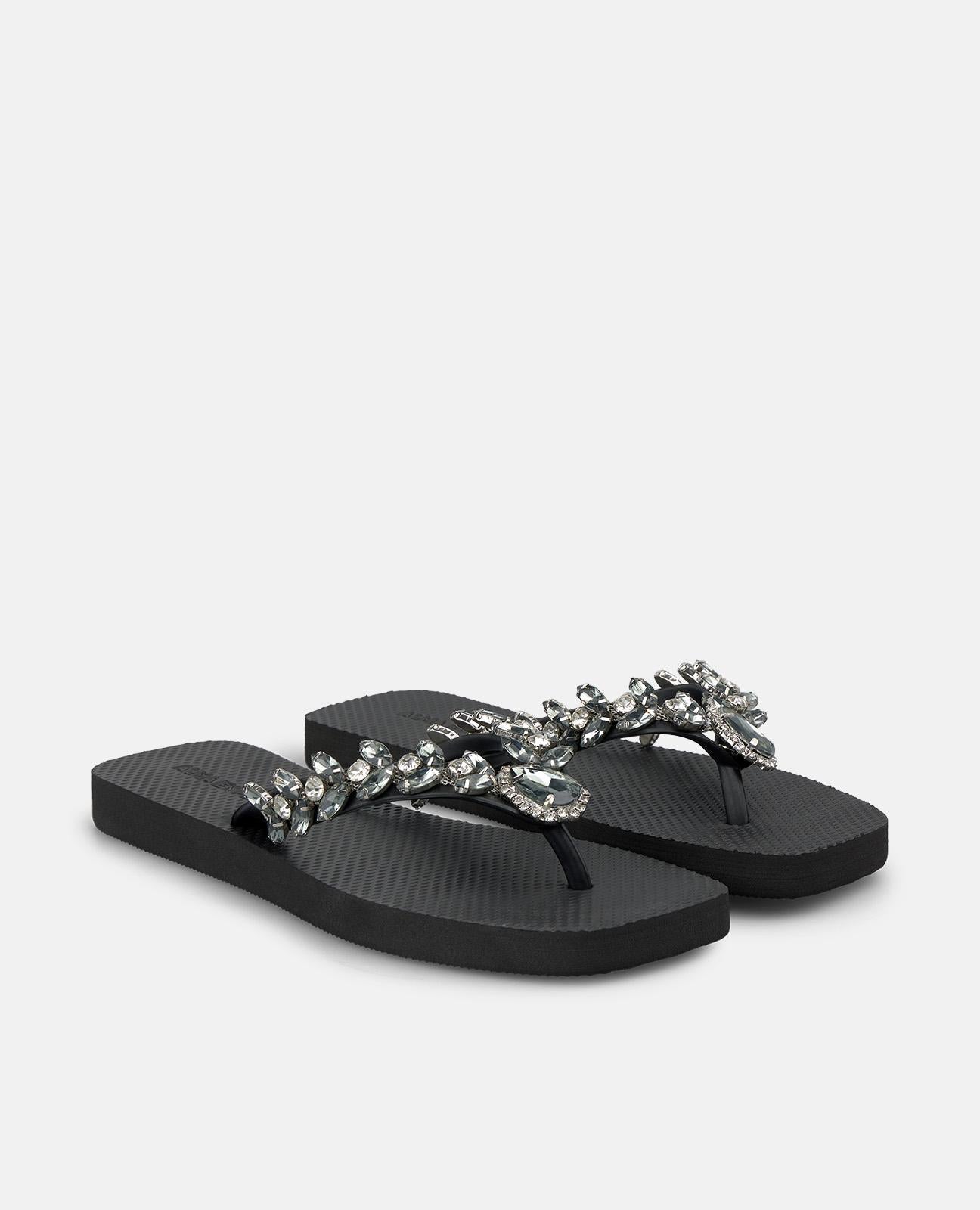 alma-en-pena-t-strap-beach-sandal-damen-flip-flops-schwarz-mit-metall-deko image 2