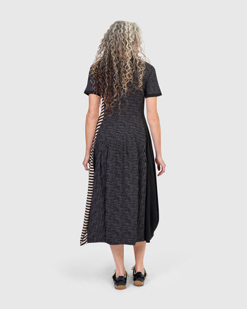 alembika-urban-yucatan-crew-cocoon-kleid-streifen image 8