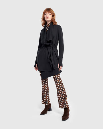 alembika-urban-cloud-wrap-cardigan-wickel-strickjacke-schwarz image 3