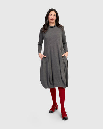 alembika-essential-turtleneck-kleid-grau-cocoon-jerseykleid image 7