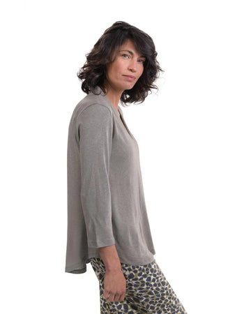 alembika-essential-linen-v-neck-top-sage-leinentop image 6