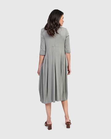 alembika-essential-crew-cocoon-kleid-saladine-ripstrick-kleid image 4