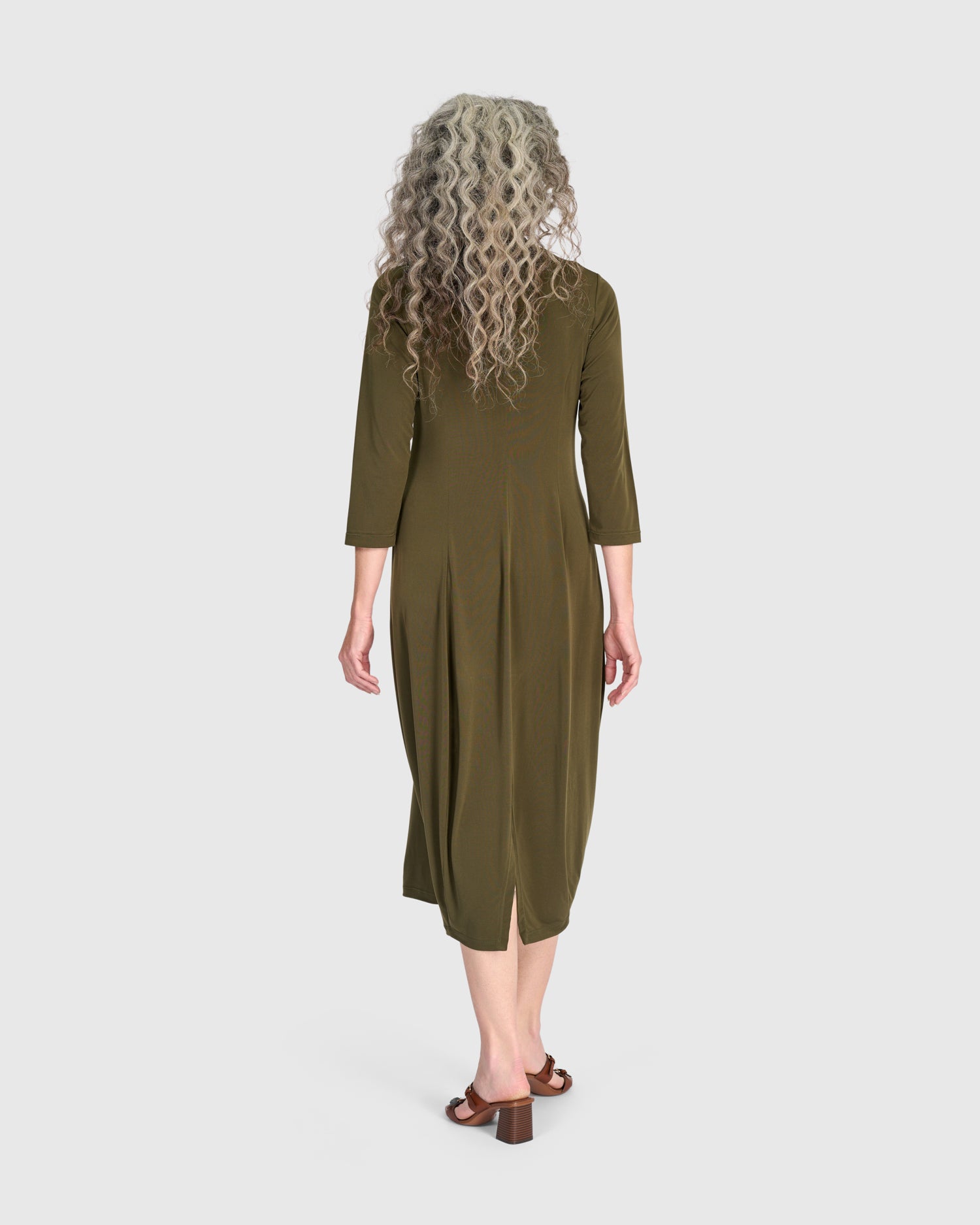 alembika-essential-slinky-cocoon-dress-khaki-kleid image 5