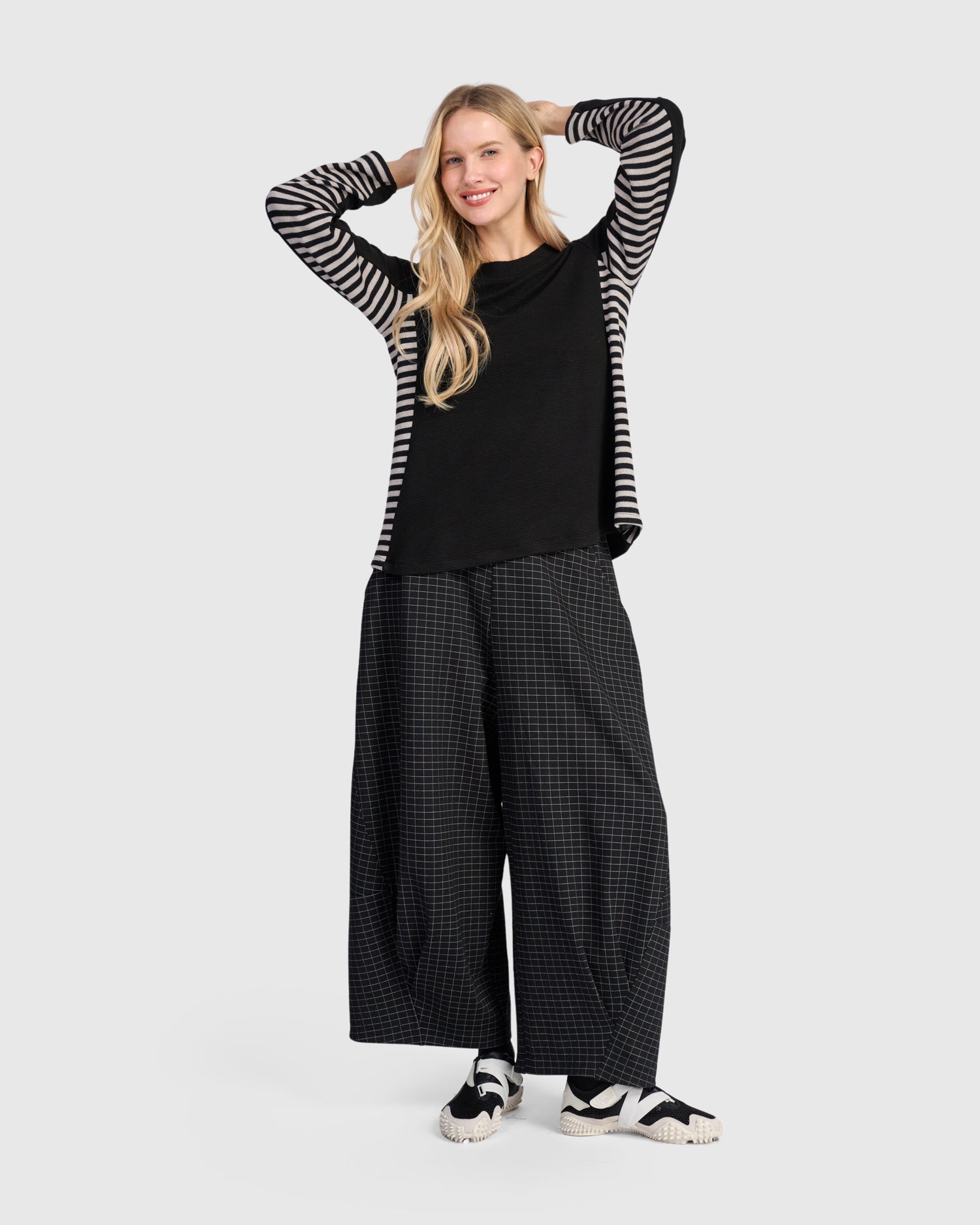 alembika-urban-skog-oversized-pants-graphite-grid image 2