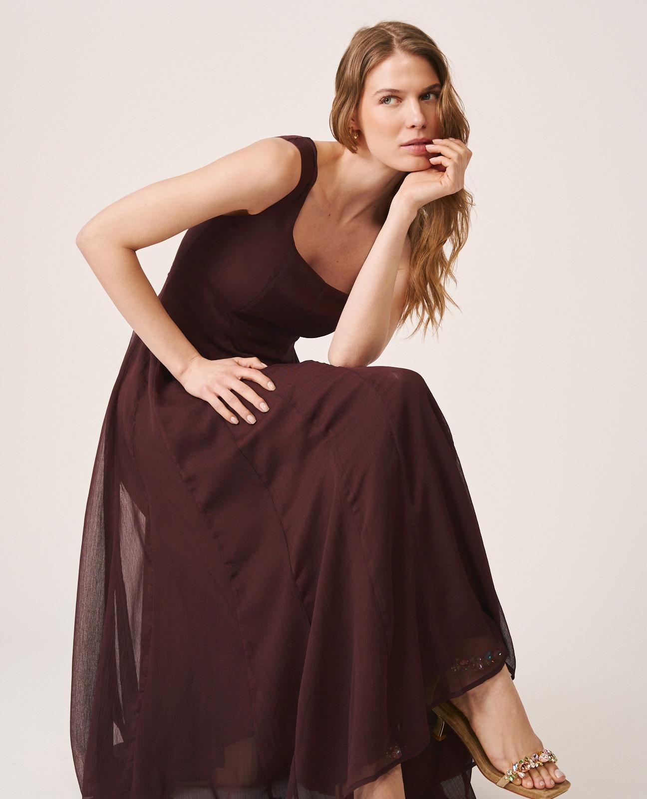 alma-en-pena-midi-chiffonkleid-mit-glockenrock-braun-langes-kleid image 2