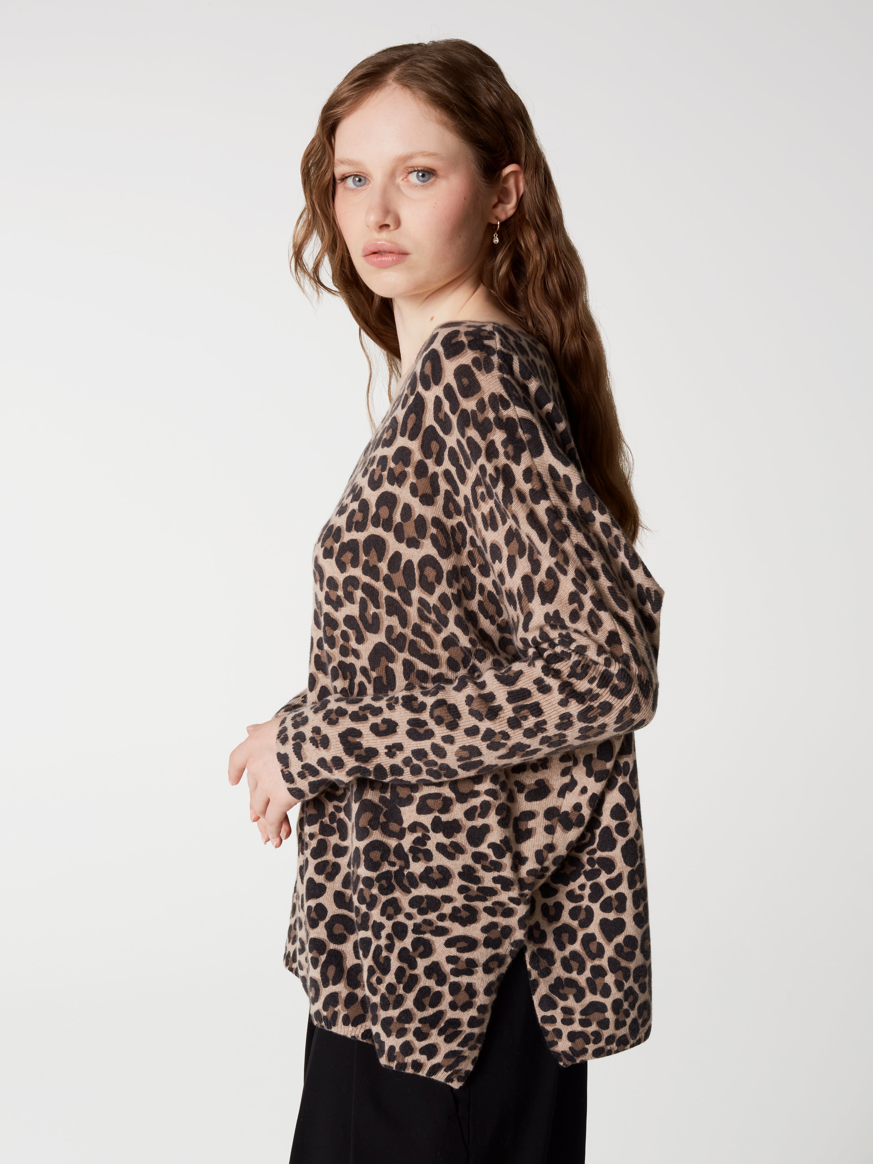 absolut-camille-print-kaschmir-poncho-pullover-damen-leo-v-ausschnitt image 3
