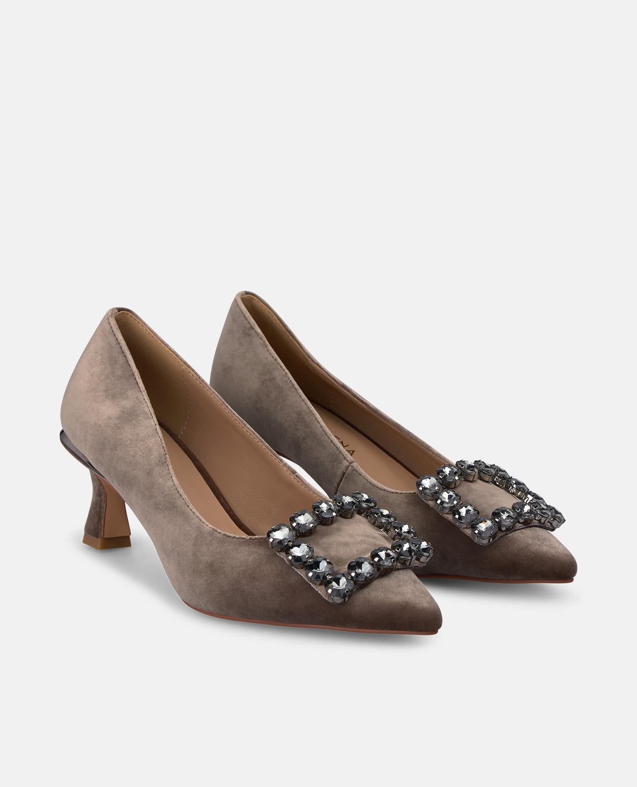 alma-en-pena-samt-pumps-vis-n-6-cm-trichterabsatz-mit-schmuck image 2