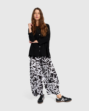 alembika-essential-relaxed-crop-cardigan-schwarz image 4