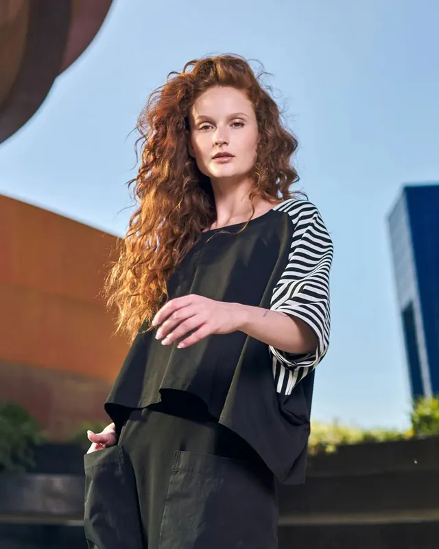 alembika-urban-commuter-tee-mono-cropped image 1