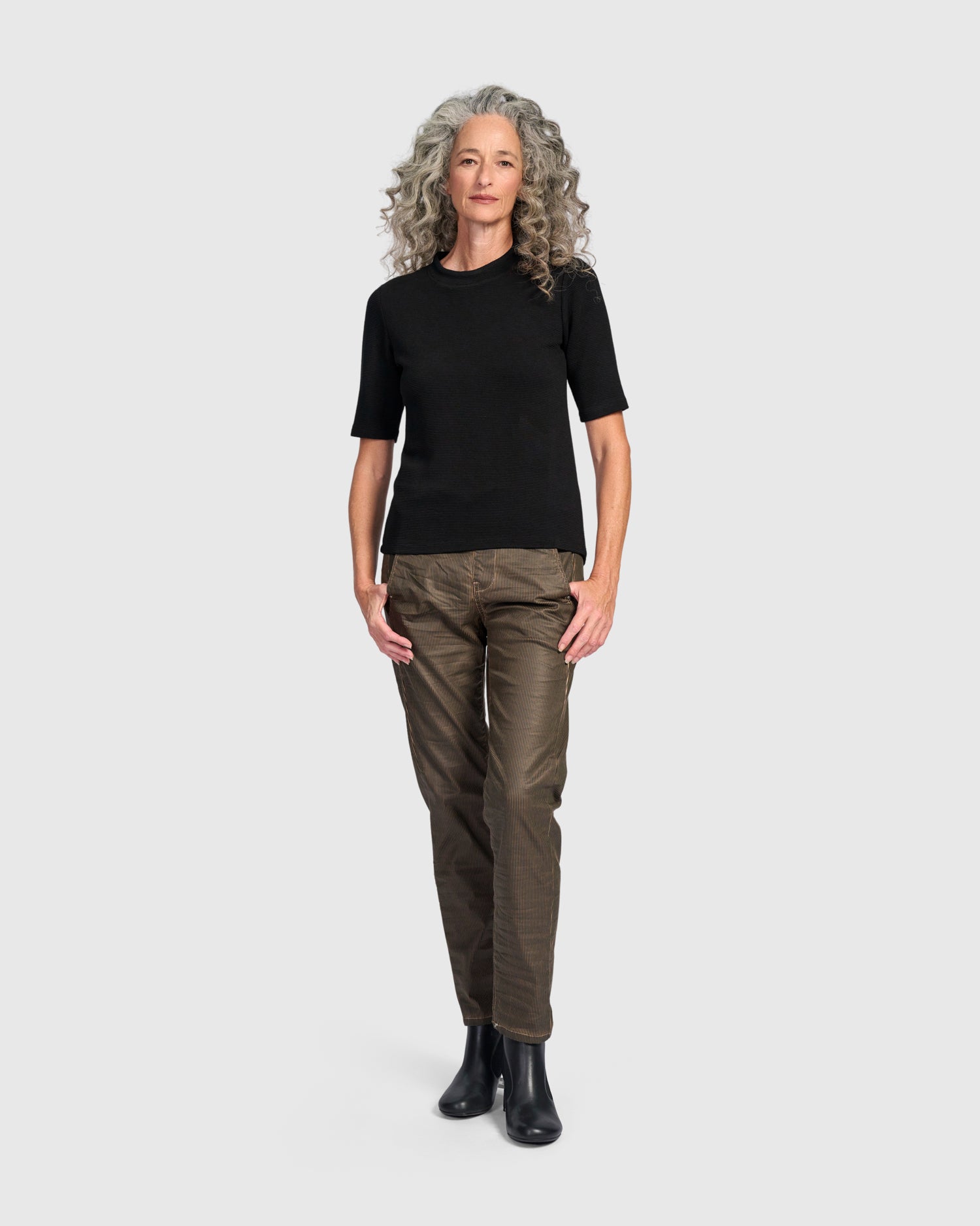 alembika-ribbed-mockneck-tee-schwarz image 6