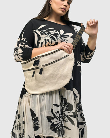 alembika-on-the-go-large-sling-bag-elfenbein image 2