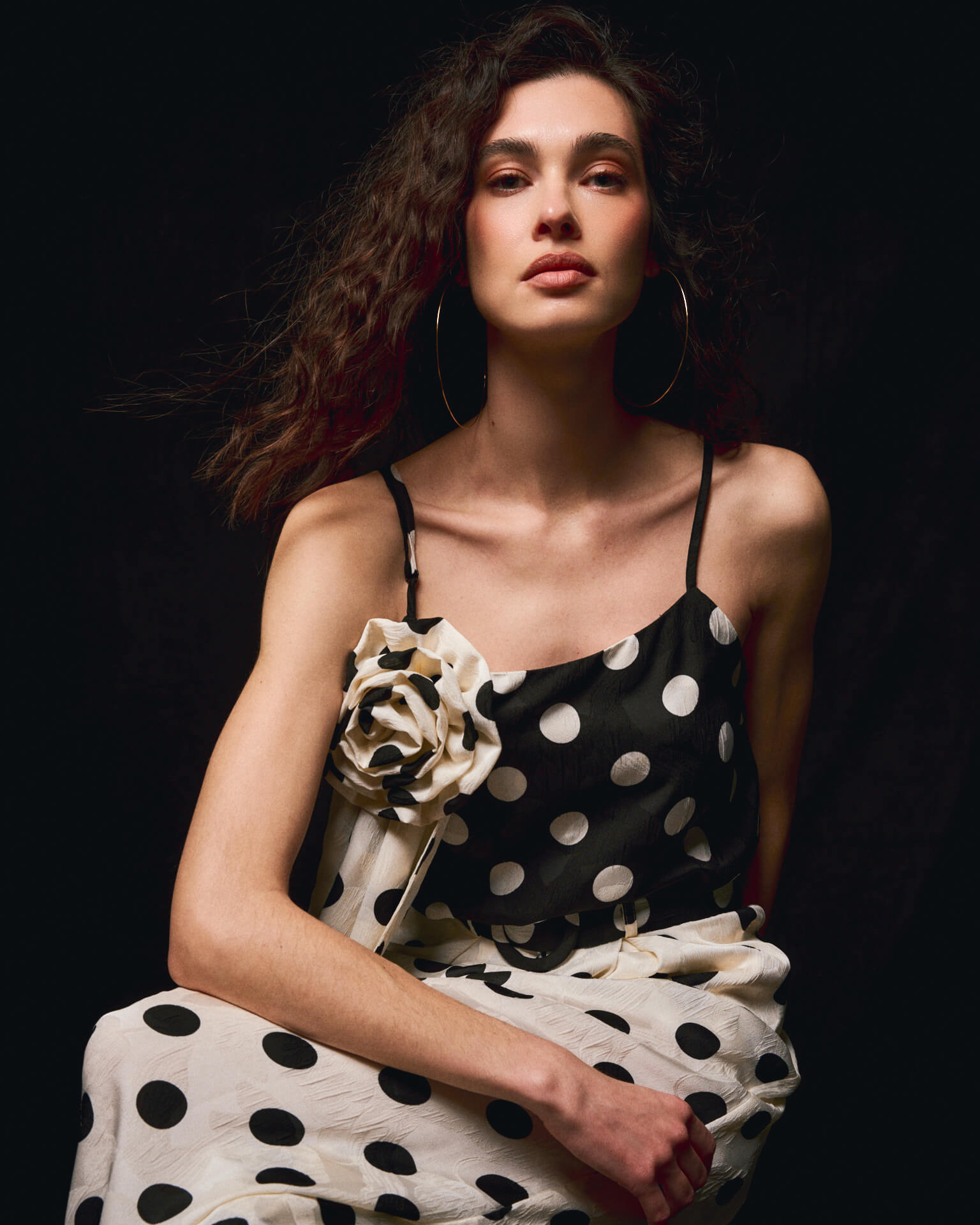 alma-en-pena-top-polka-dots-schwarz-satin-rmellos image 1