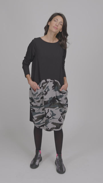 alembika-urban-ease-dress-grey-camo-baumwollkleid image 3