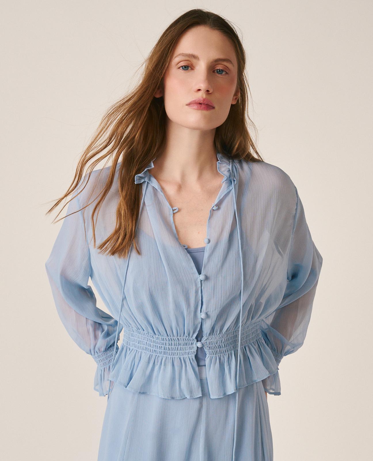 alma-en-pena-bluse-langarm-chiffon-hellblau-mit-r-schen-und-knopfleiste image 3