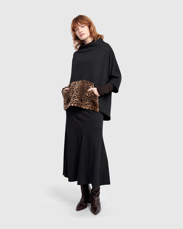 alembika-urban-muff-pullover-top-black image 8