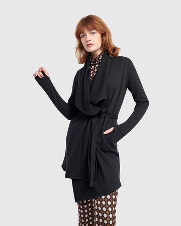 alembika-urban-cloud-wrap-cardigan-wickel-strickjacke-schwarz image 2
