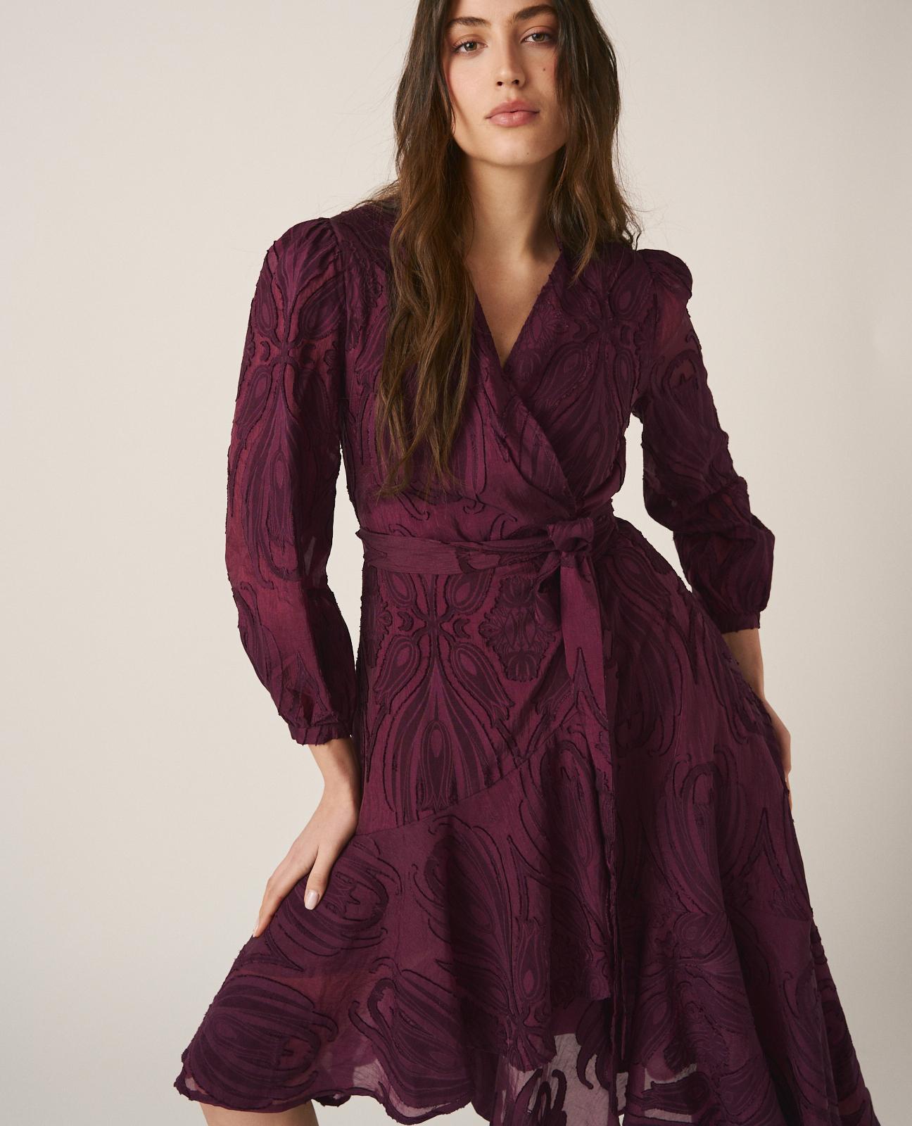 alma-en-pena-jacquard-dress-jacquard-kleid-midi-langarm-violett image 2