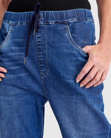 alembika-weekend-boyfriend-jogger-jeans-denim image 2