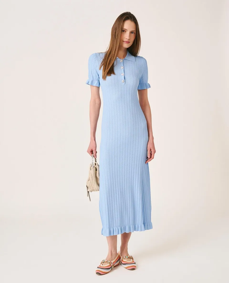 alma-en-pena-midi-strickkleid-blaues-r-schenkleid-mit-kn-pfen image 1