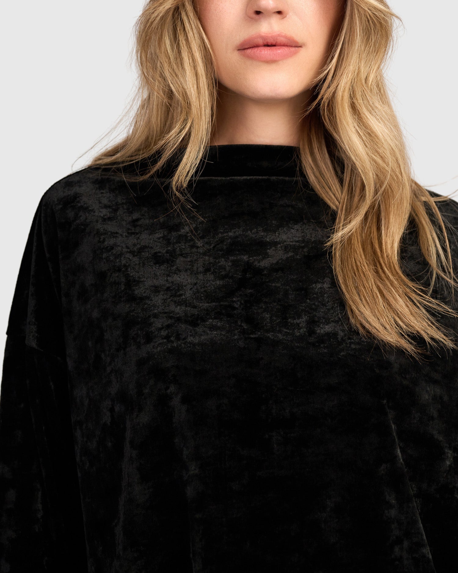 alembika-crushed-velvet-trapeze-top-schwarz-tunika image 3