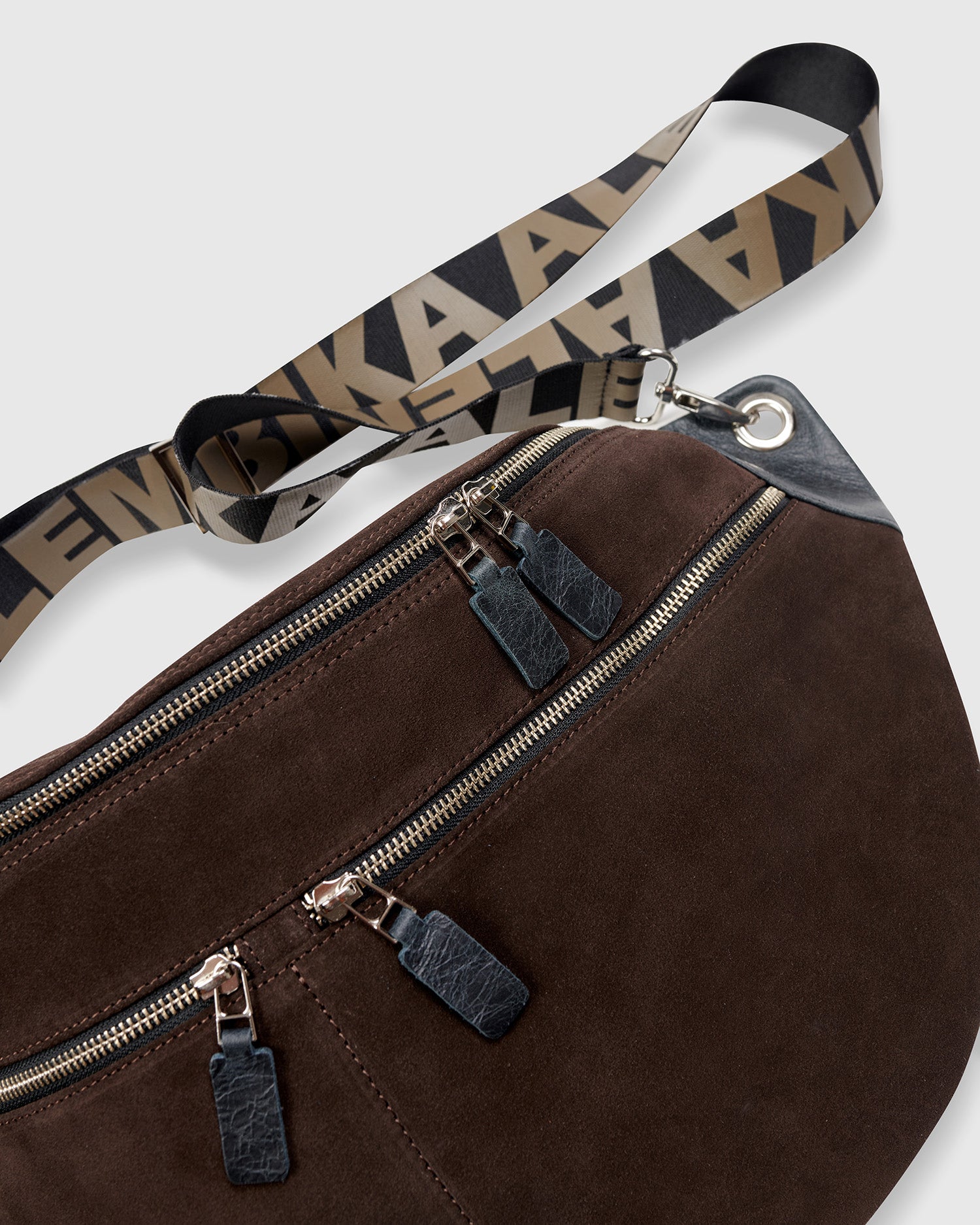 alembika-on-the-go-gro-e-sling-bag-umber image 5