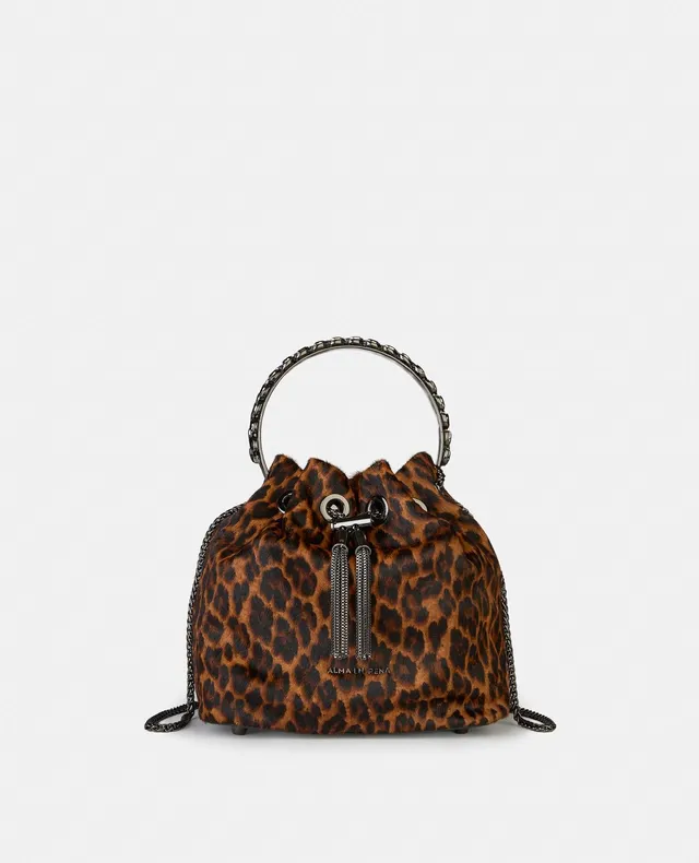 alma-en-pena-bowler-bag-braun-leder-handtasche-mit-anh-nger-und-kette image 1