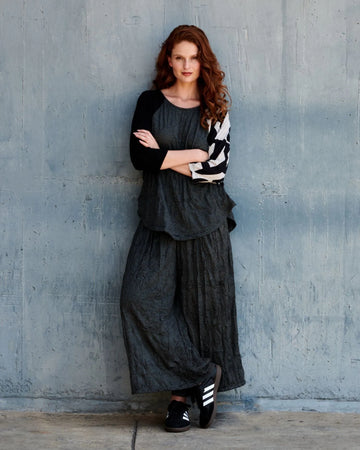 alembika-algorithm-relaxed-tee-mono image 2