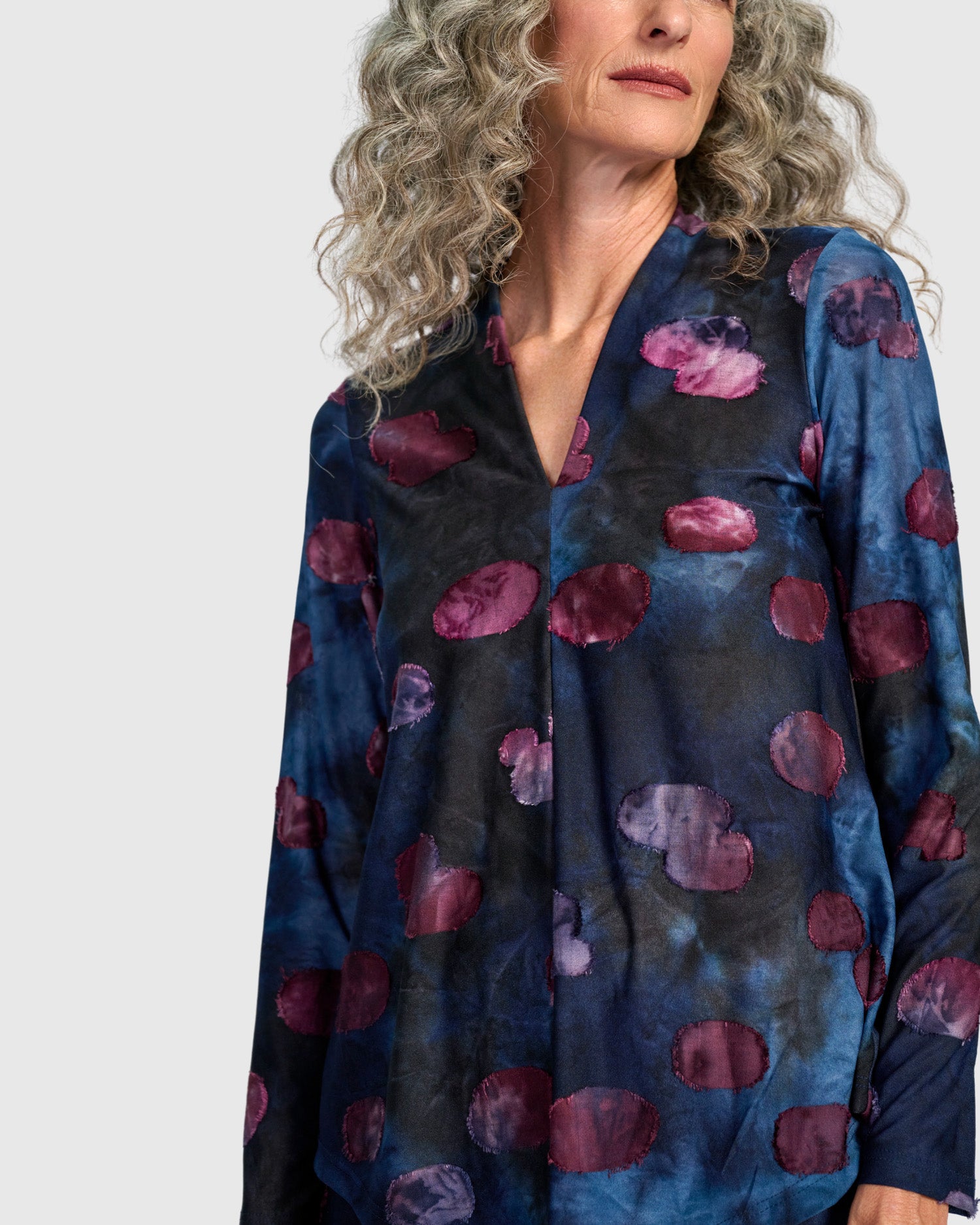 alembika-whirligig-v-neck-top-midnight-wine-langarm image 3