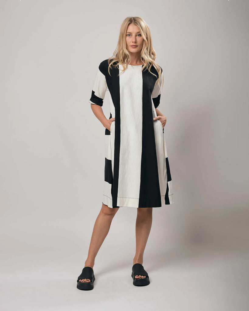 alembika-urban-anna-streifenkleid-wei-schwarz-a-linie-baumwolle image 1