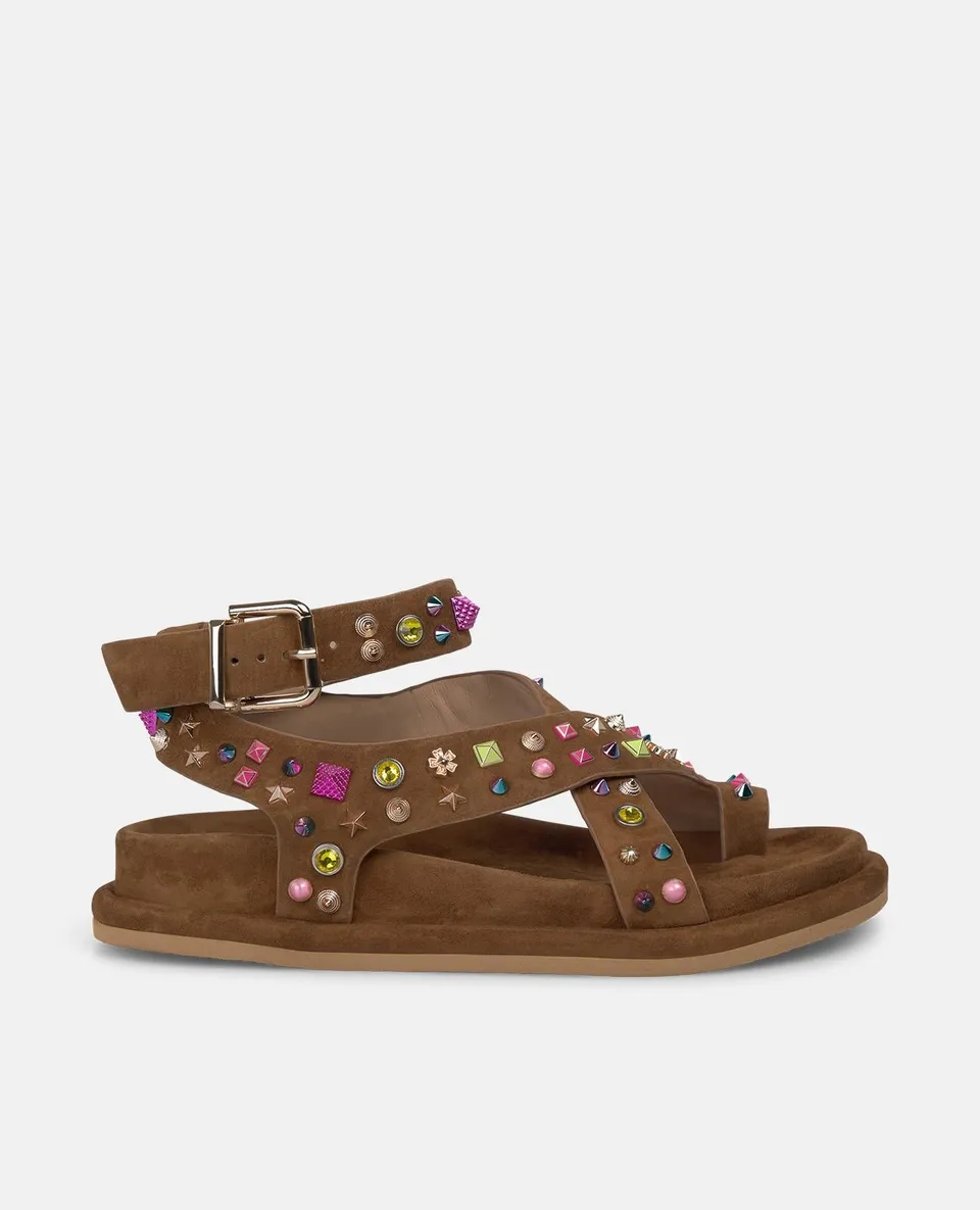 alma-en-pena-flache-sandalen-caramelo-mit-nieten-und-zehenschlaufe image 1