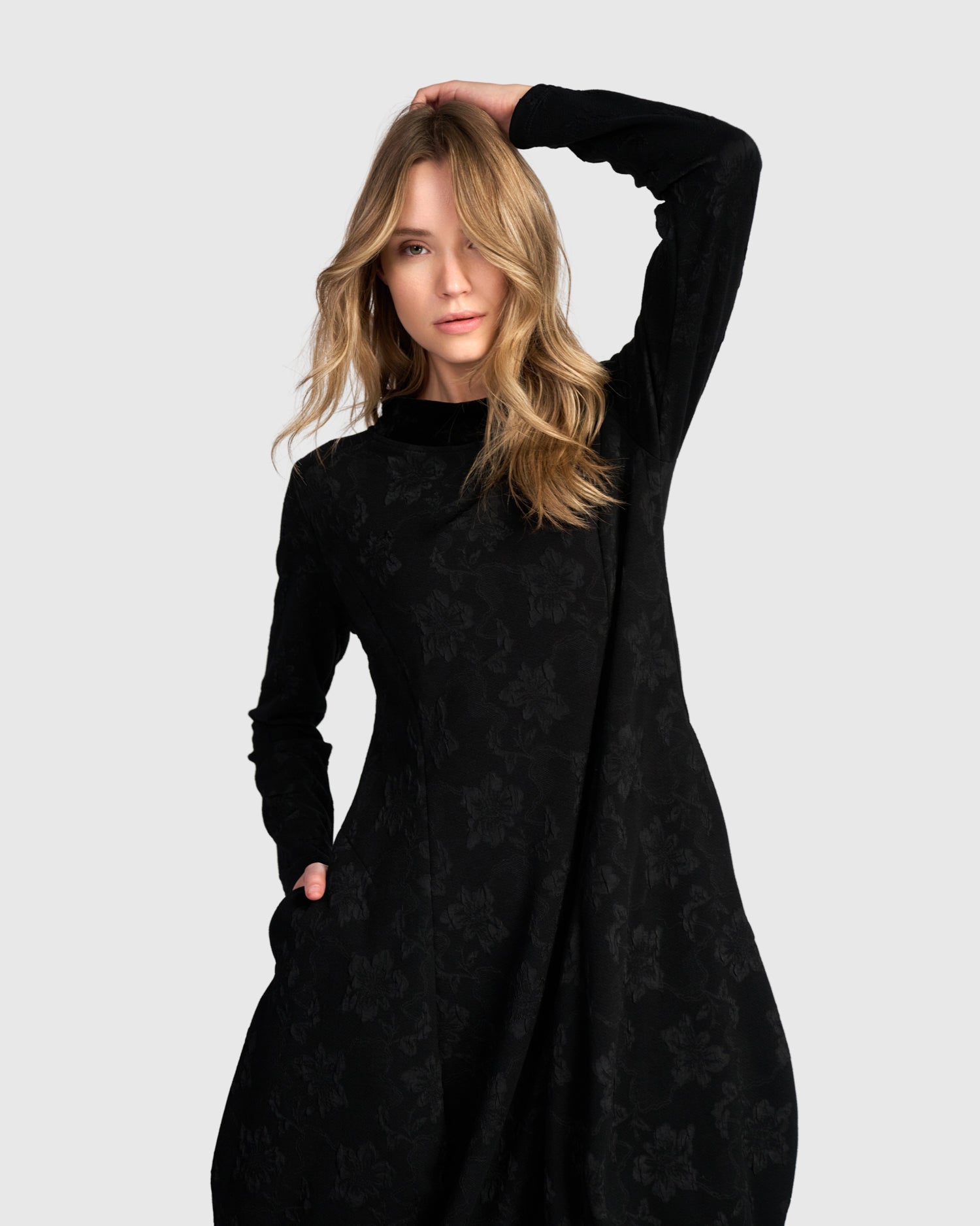 alembika-locket-dress-black-flora-cocoon-kleid image 6