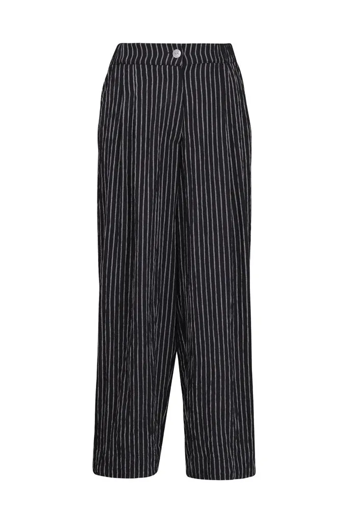 alembika-sp130p-pinstripe-pants-black-hose-mit-b-gelfalte image 1