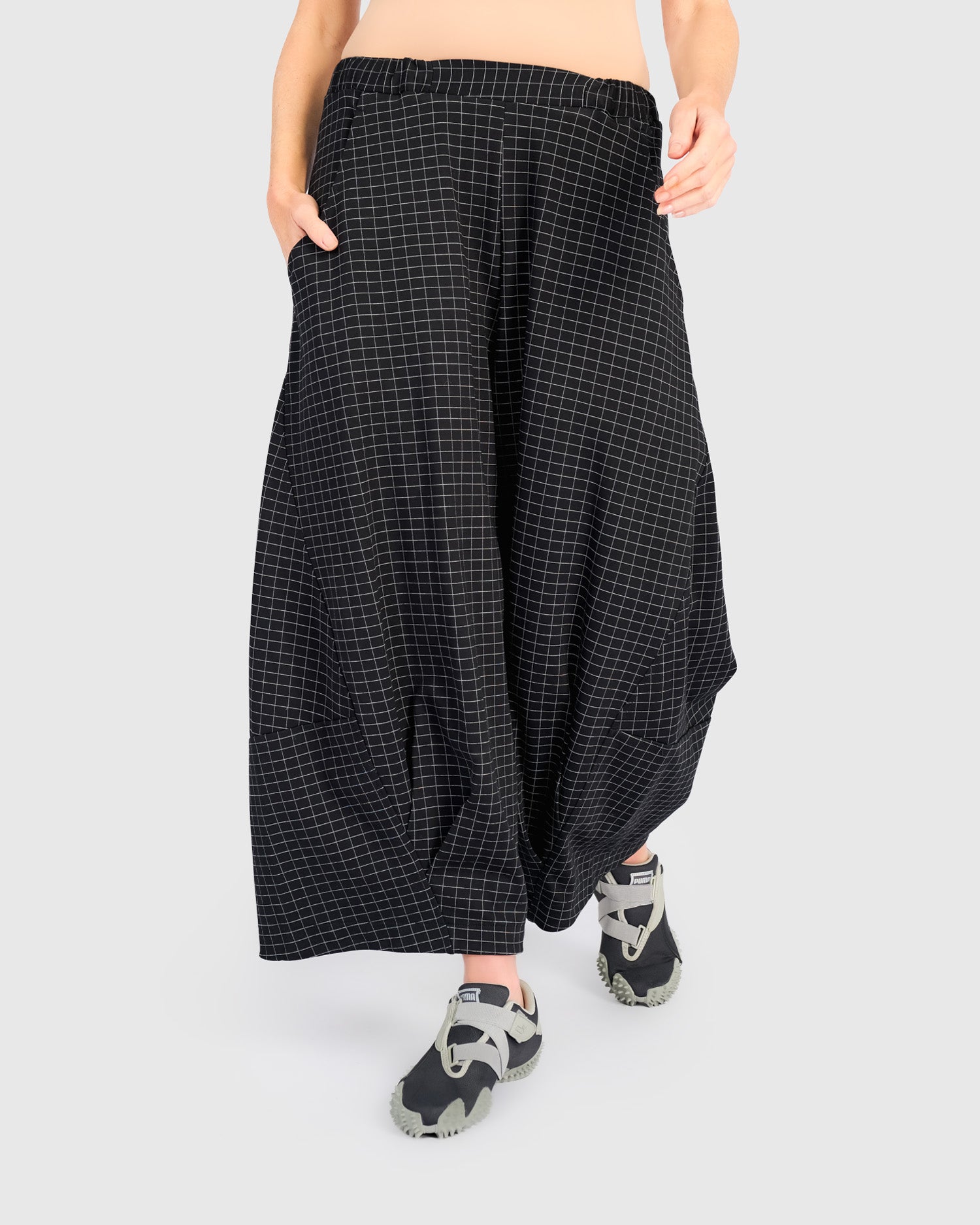 alembika-urban-skog-oversized-pants-graphite-grid image 1