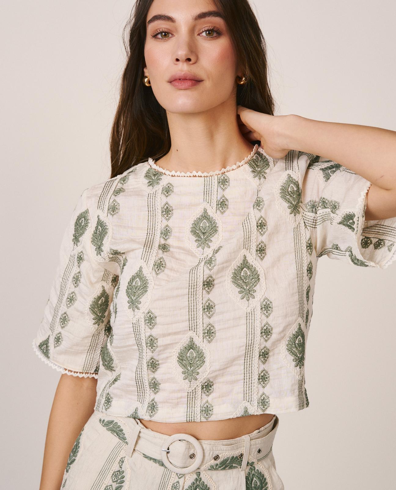 alma-en-pena-short-sleeve-top-top-mit-geometrischer-stickerei image 5