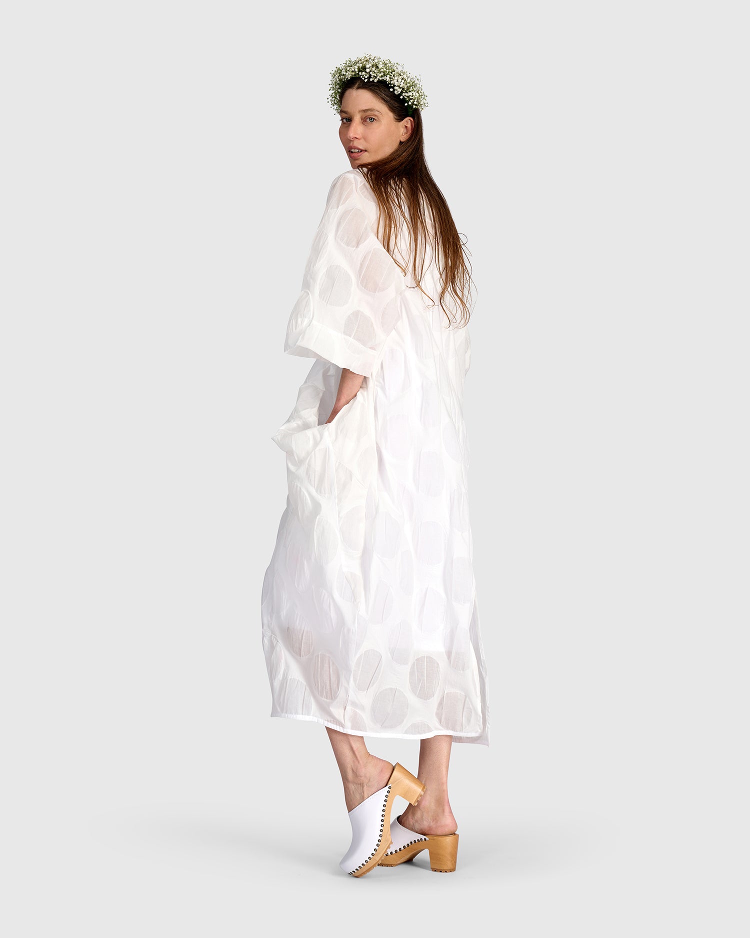 alembika-lucent-oversized-kleid-sheer-white-maxi image 5