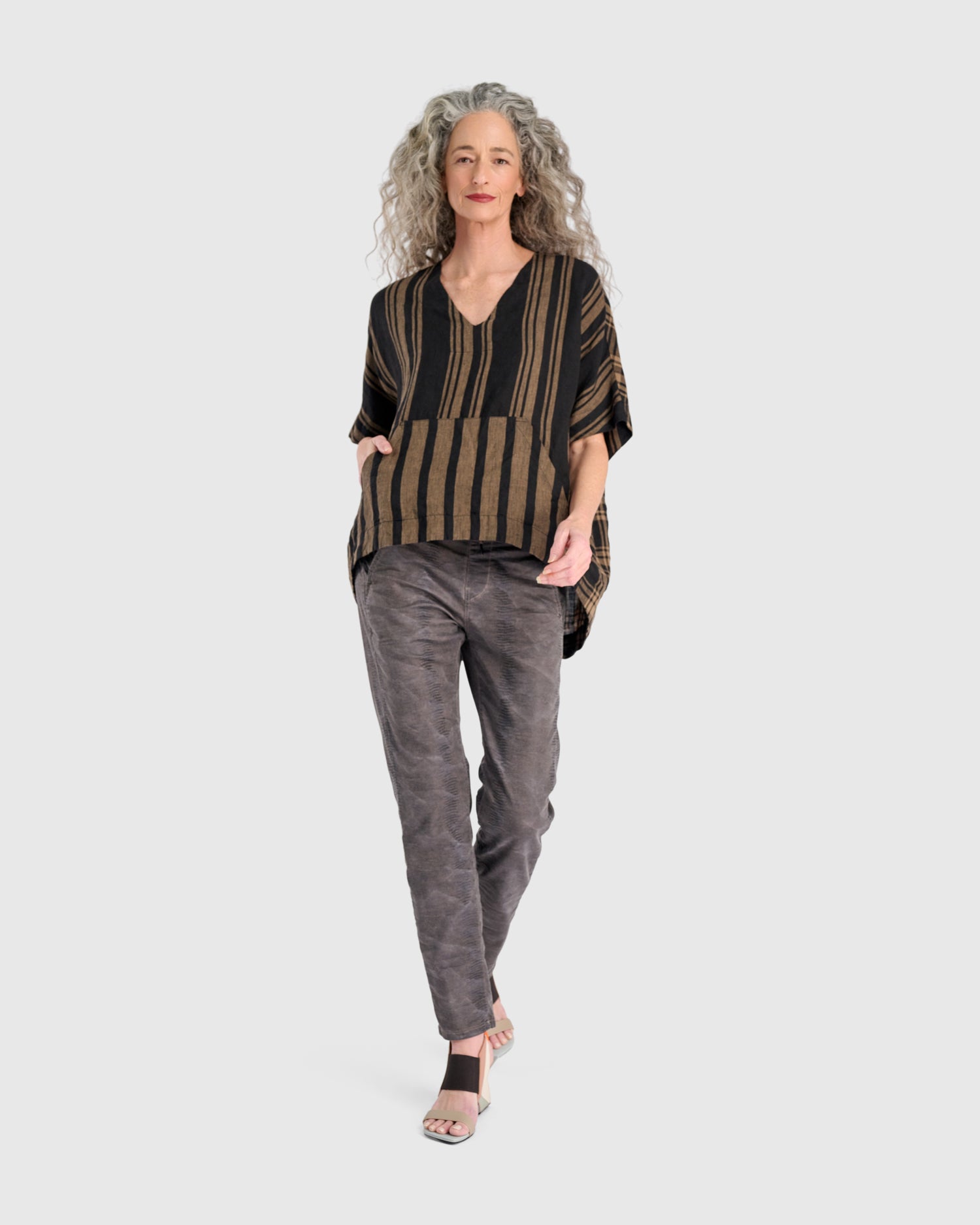 alembika-tawny-pullover-top-sepia-schwarz-leinen-top-mit-tasche image 3