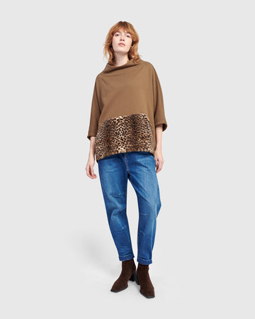 alembika-urban-muff-pullover-camel image 7