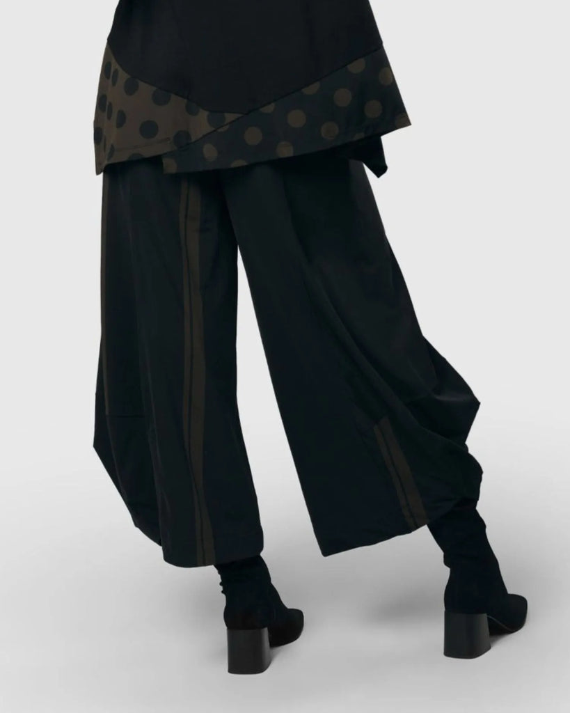 alembika-tekbika-stripe-punto-pants-black-khaki-stretchhose image 1