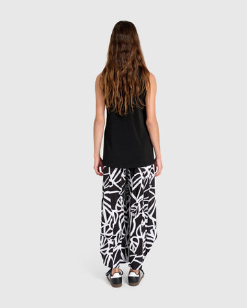 alembika-essential-sleeveless-top-schwarz image 4